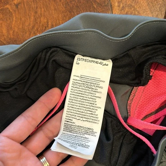 Under Armour Women’s Running/Workout Shorts NWT - Picture 8 of 10